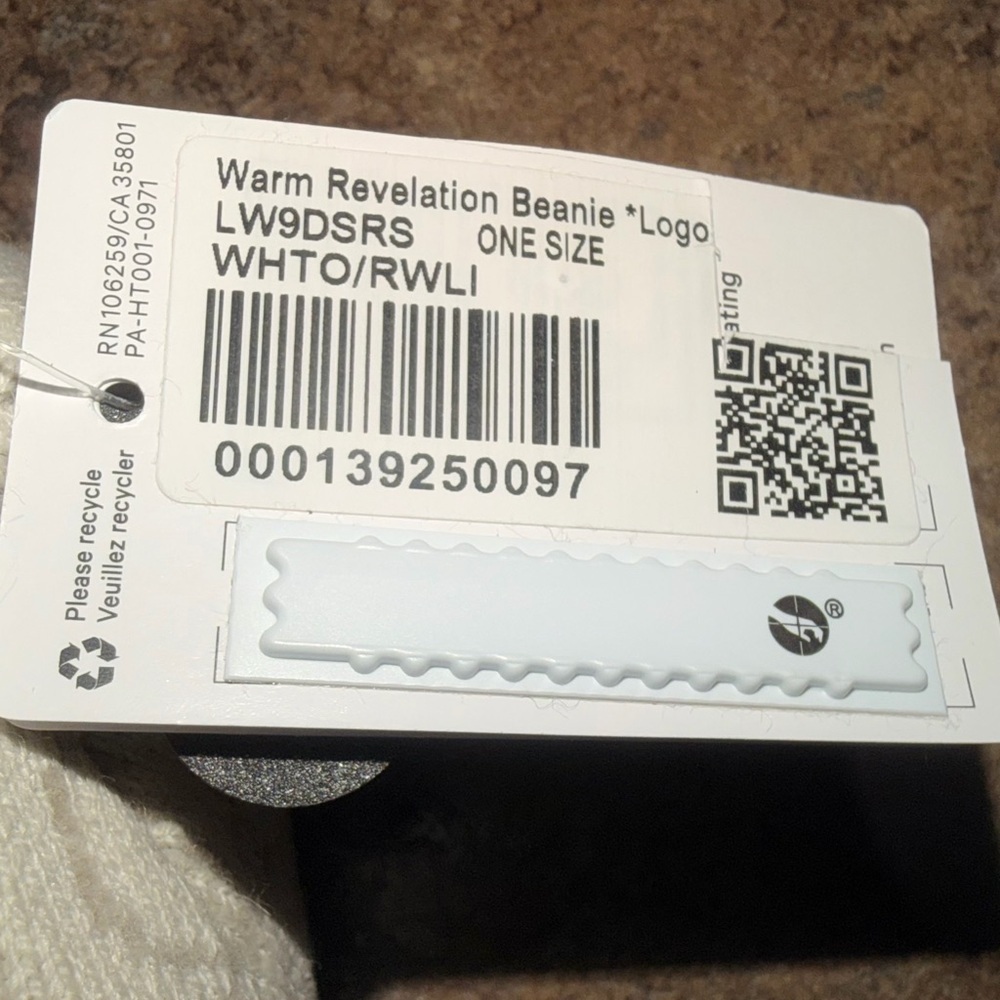 BNWT Lululemon Athletica Warm Revelation Beanie *Logo - Picture 5 of 7